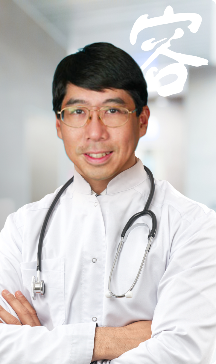 Professional portrait of Dr Yung Shing Wai, Consultant Orthopaedic Surgeon and shoulder specialist at SW Yung Orthopaedic.